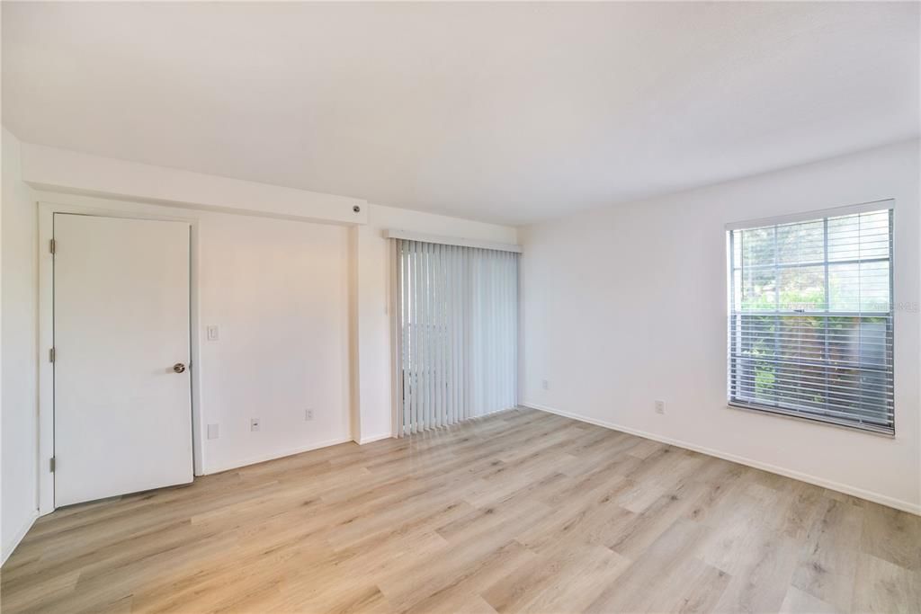 For Sale: $159,000 (2 beds, 2 baths, 1042 Square Feet)