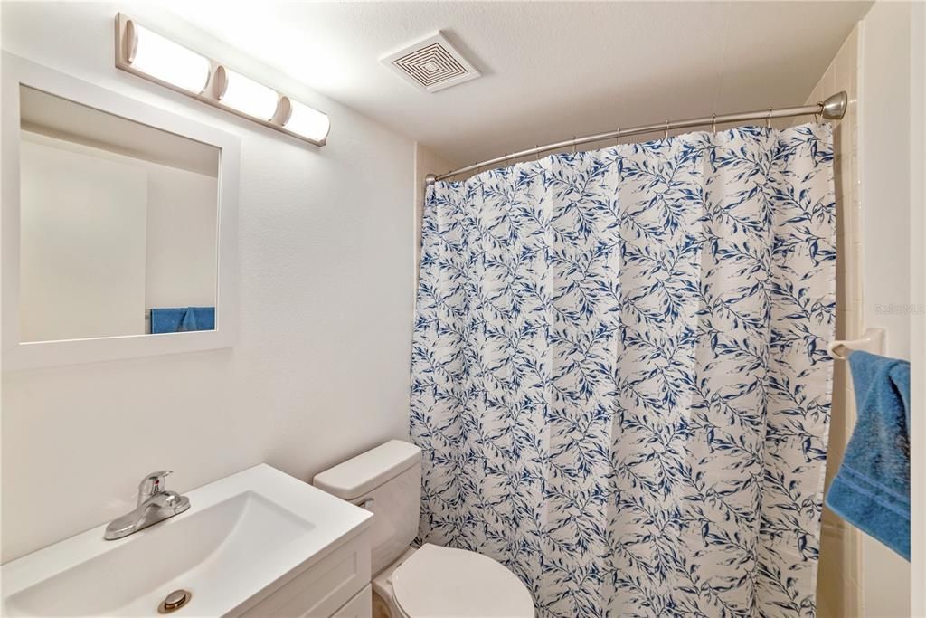 For Sale: $159,000 (2 beds, 2 baths, 1042 Square Feet)