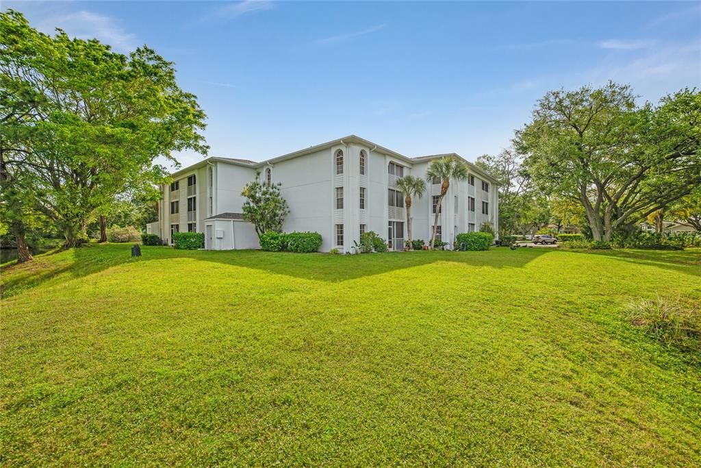 For Sale: $159,000 (2 beds, 2 baths, 1042 Square Feet)