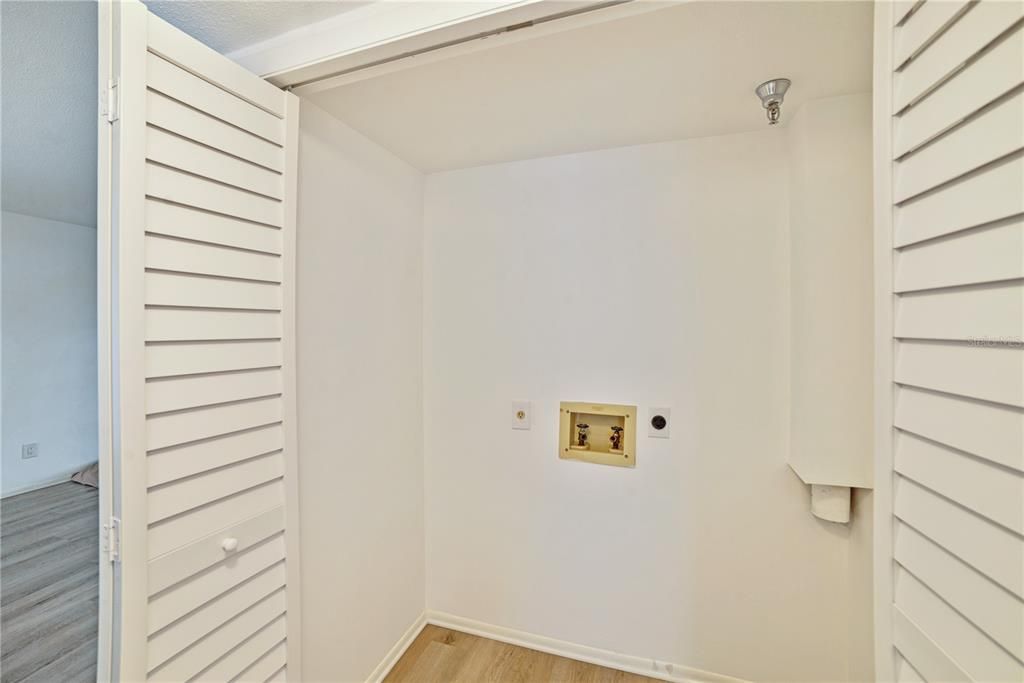 For Sale: $159,000 (2 beds, 2 baths, 1042 Square Feet)