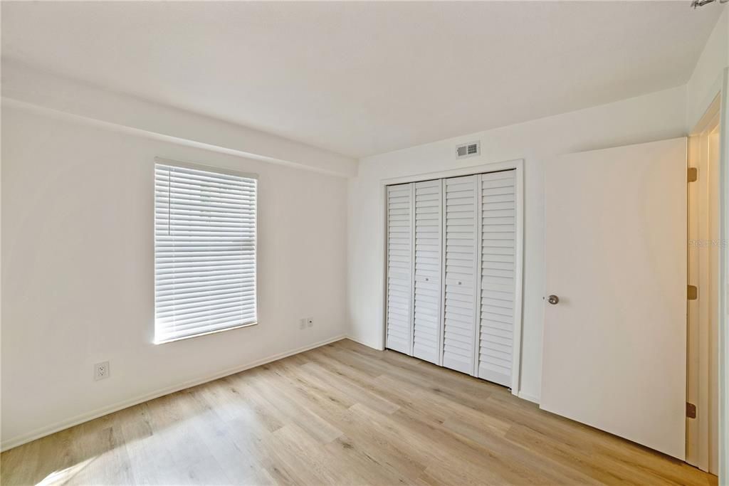 For Sale: $159,000 (2 beds, 2 baths, 1042 Square Feet)