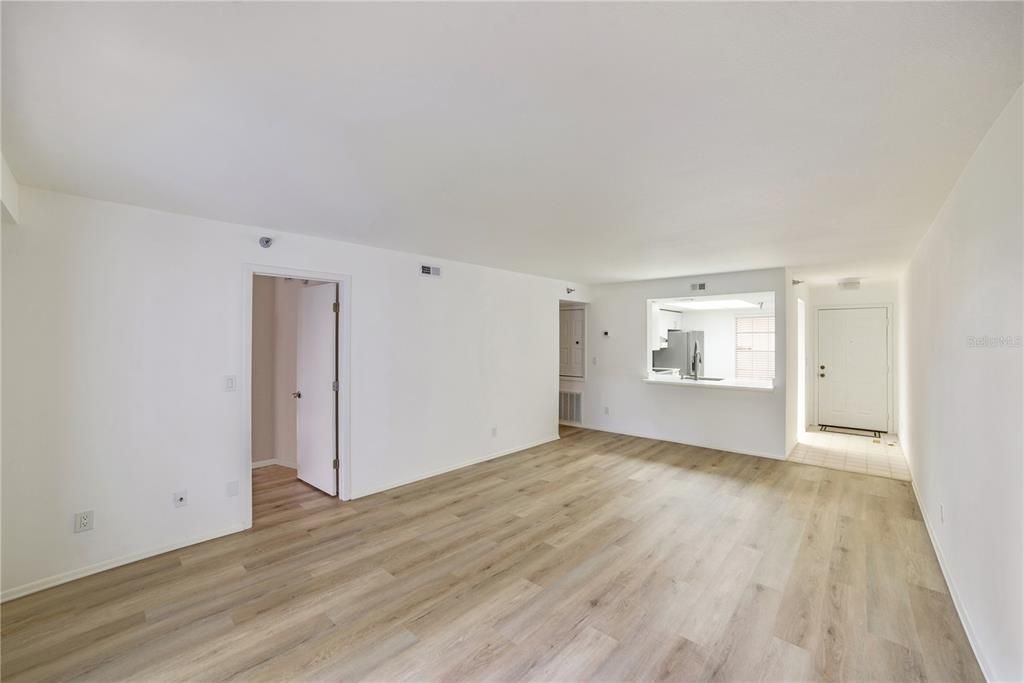 For Sale: $159,000 (2 beds, 2 baths, 1042 Square Feet)