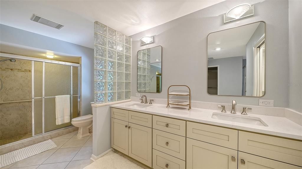 For Sale: $689,000 (3 beds, 2 baths, 2528 Square Feet)