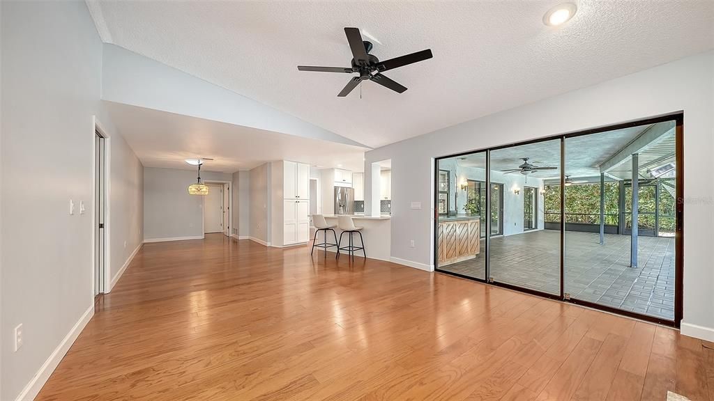 For Sale: $689,000 (3 beds, 2 baths, 2528 Square Feet)
