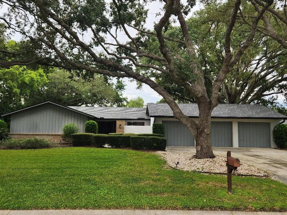 For Sale: $689,000 (3 beds, 2 baths, 2528 Square Feet)