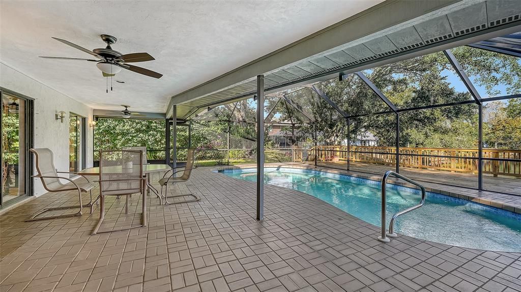 For Sale: $689,000 (3 beds, 2 baths, 2528 Square Feet)
