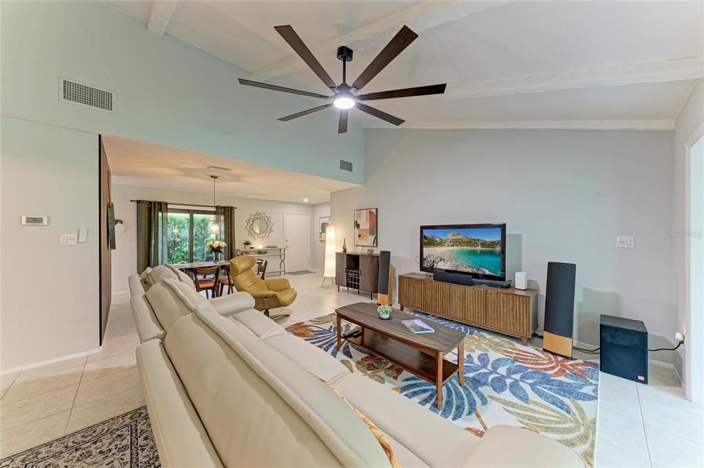 For Sale: $273,900 (2 beds, 2 baths, 1482 Square Feet)