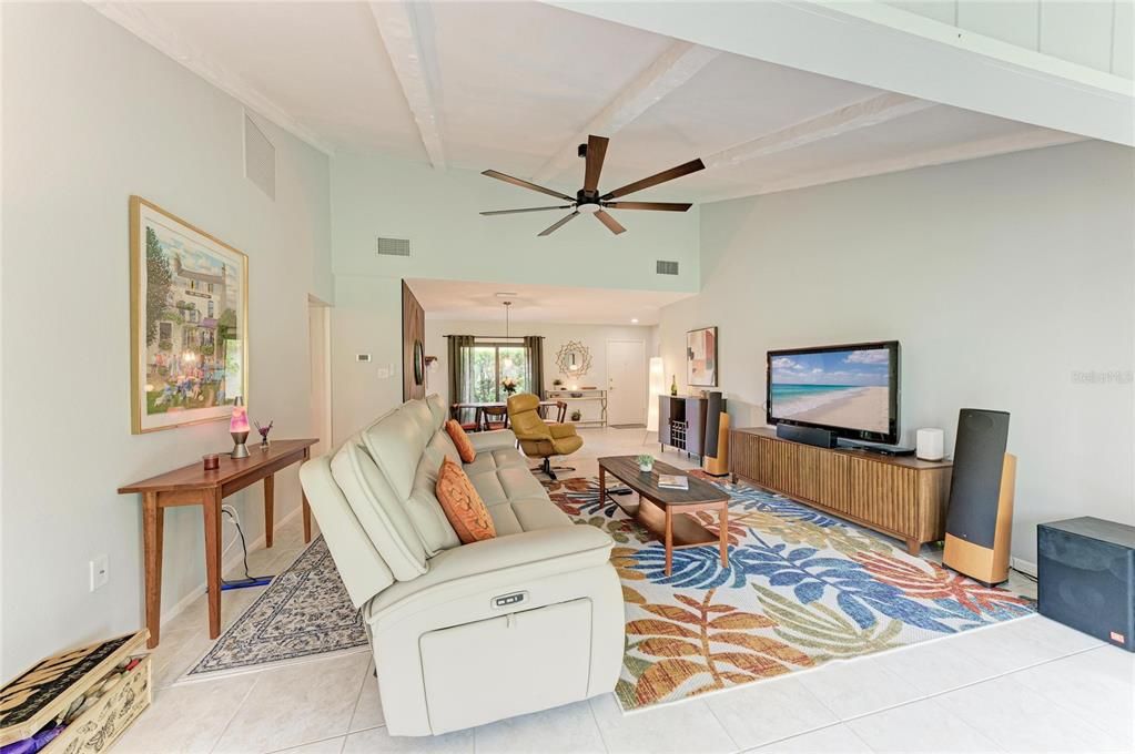 For Sale: $273,900 (2 beds, 2 baths, 1482 Square Feet)