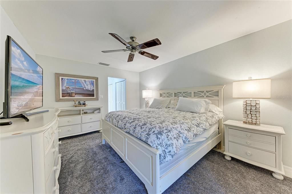 For Sale: $273,900 (2 beds, 2 baths, 1482 Square Feet)