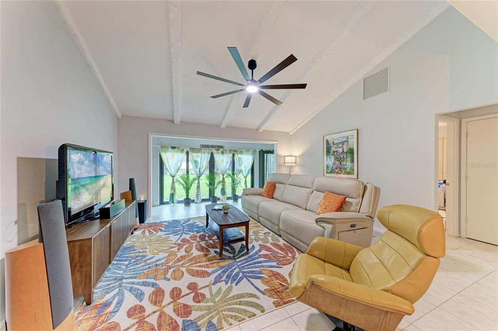 For Sale: $273,900 (2 beds, 2 baths, 1482 Square Feet)