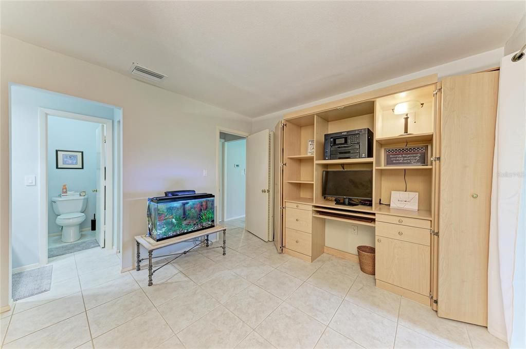 For Sale: $273,900 (2 beds, 2 baths, 1482 Square Feet)