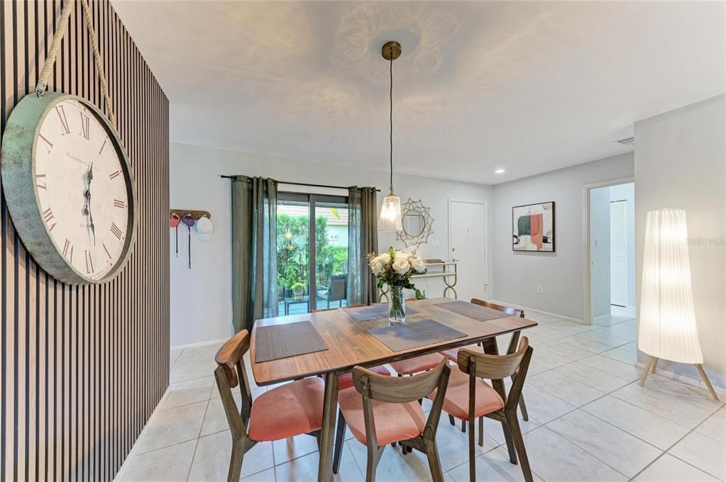 For Sale: $273,900 (2 beds, 2 baths, 1482 Square Feet)