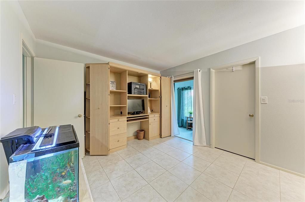 For Sale: $273,900 (2 beds, 2 baths, 1482 Square Feet)