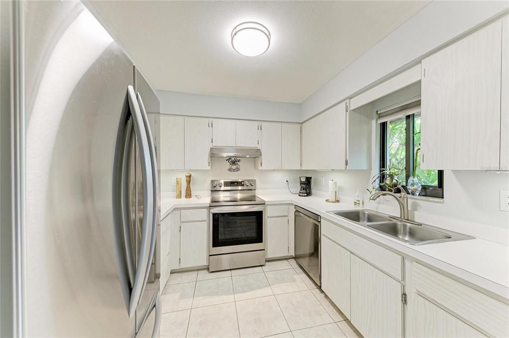 For Sale: $273,900 (2 beds, 2 baths, 1482 Square Feet)