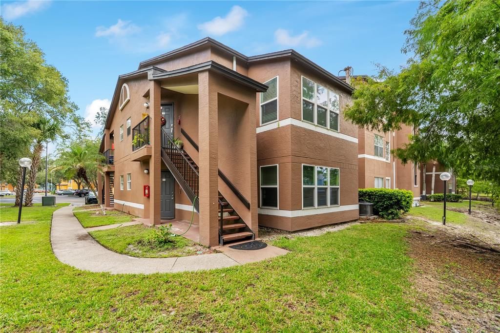 For Rent: $1,450 (2 beds, 1 baths, 934 Square Feet)