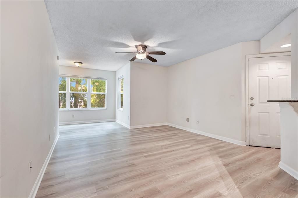 For Rent: $1,450 (2 beds, 1 baths, 934 Square Feet)