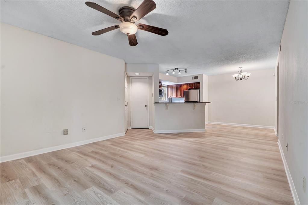 For Rent: $1,450 (2 beds, 1 baths, 934 Square Feet)