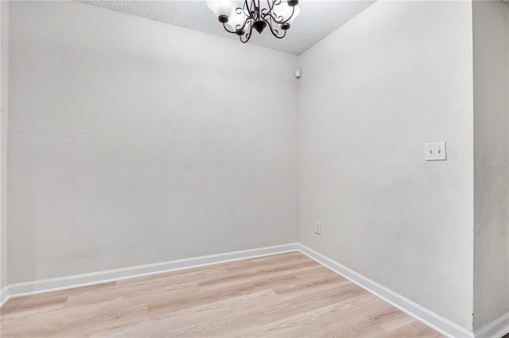 For Rent: $1,450 (2 beds, 1 baths, 934 Square Feet)