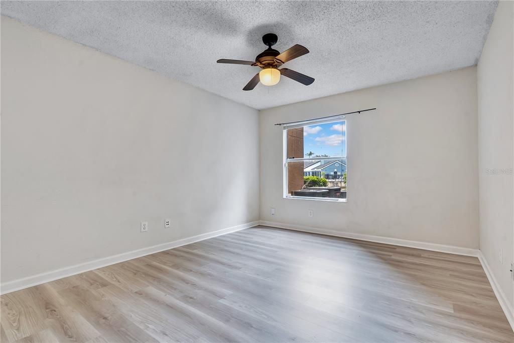 For Rent: $1,450 (2 beds, 1 baths, 934 Square Feet)