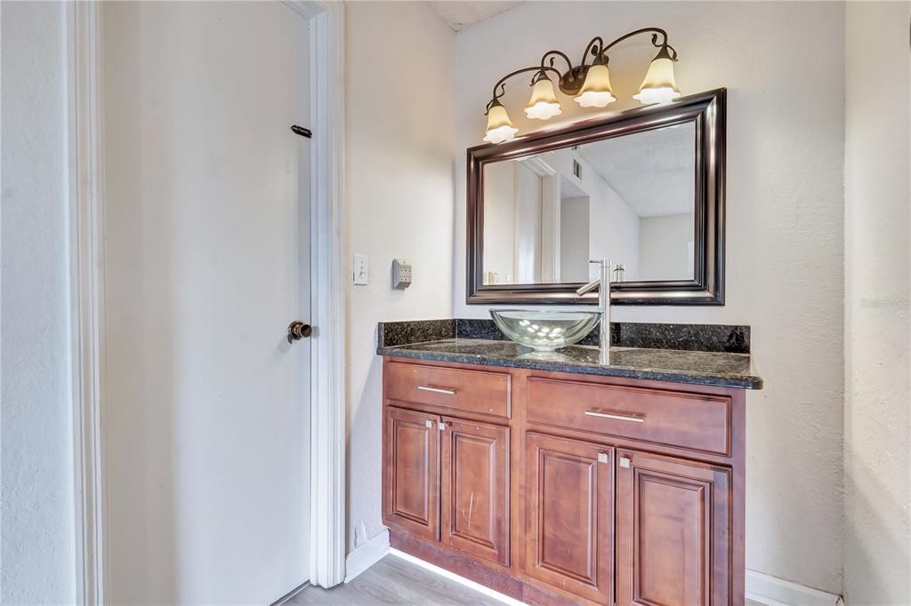 For Rent: $1,450 (2 beds, 1 baths, 934 Square Feet)