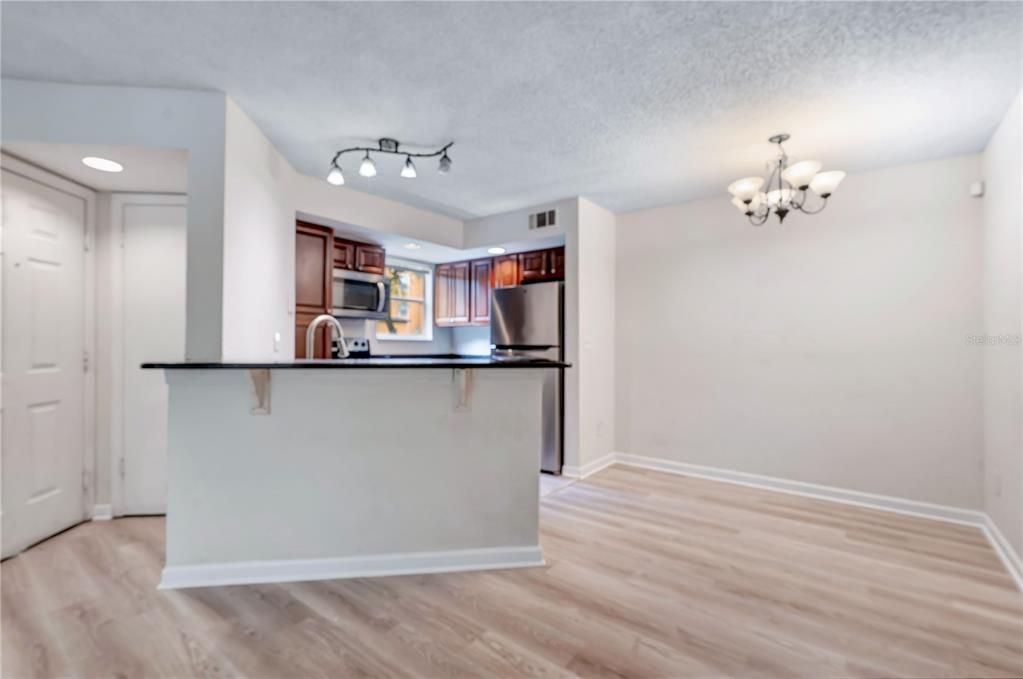 For Rent: $1,450 (2 beds, 1 baths, 934 Square Feet)