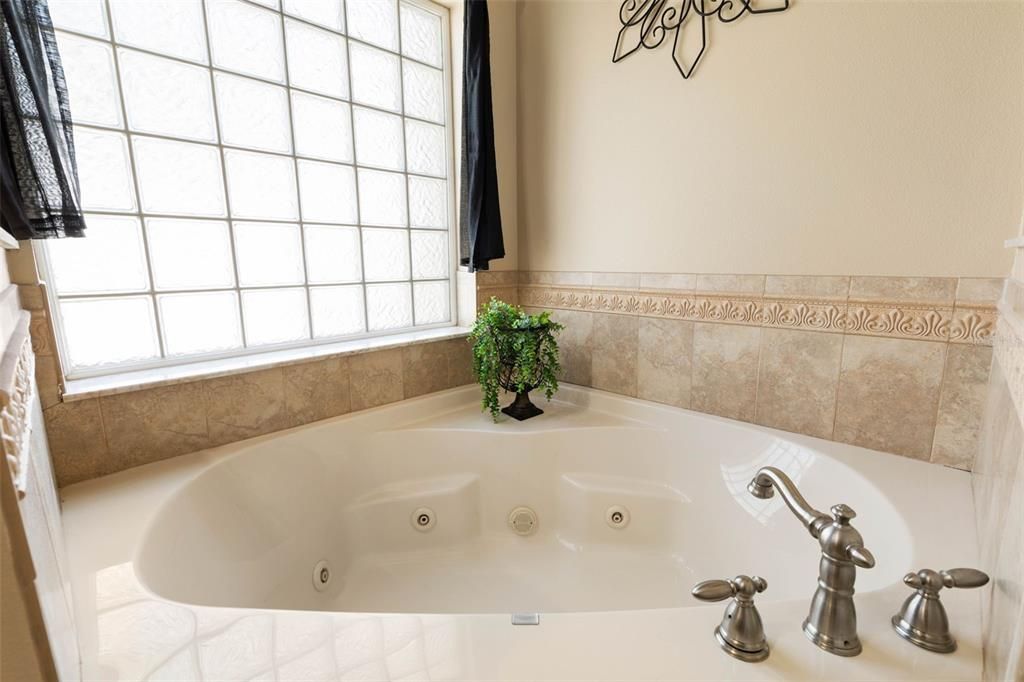 For Sale: $519,000 (4 beds, 3 baths, 2176 Square Feet)