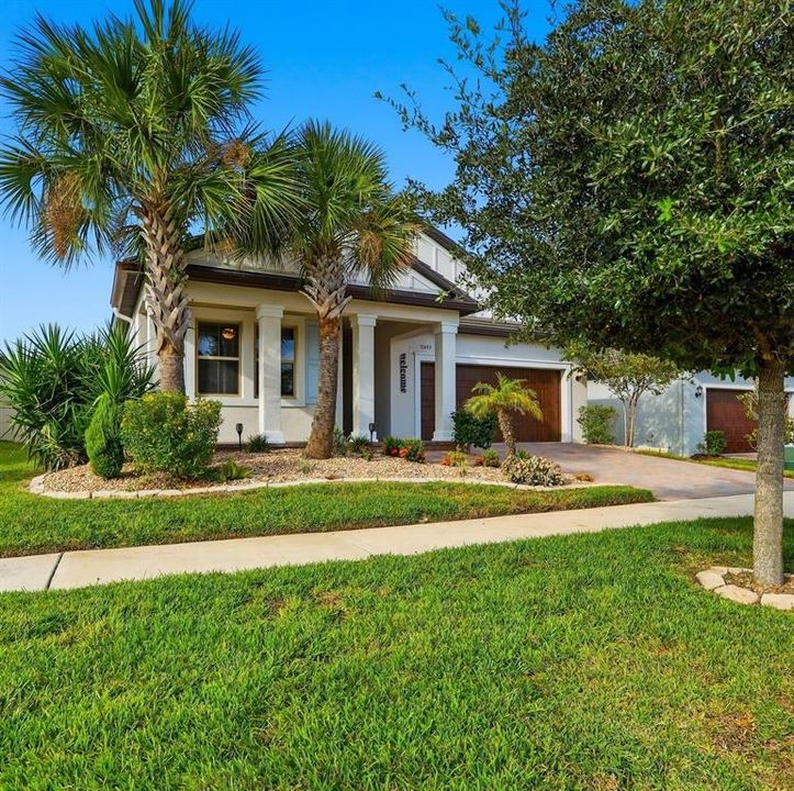 En Venta: $439,900 (2 camas, 2 baños, 1958 Pies cuadrados)