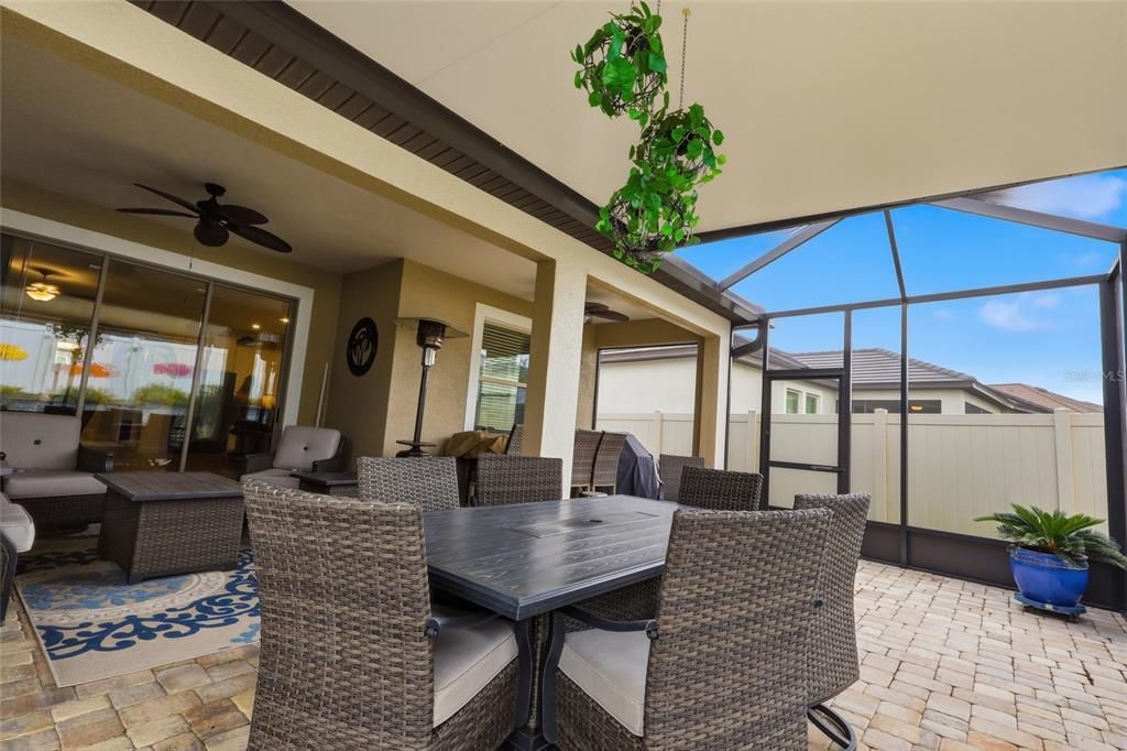 En Venta: $439,900 (2 camas, 2 baños, 1958 Pies cuadrados)