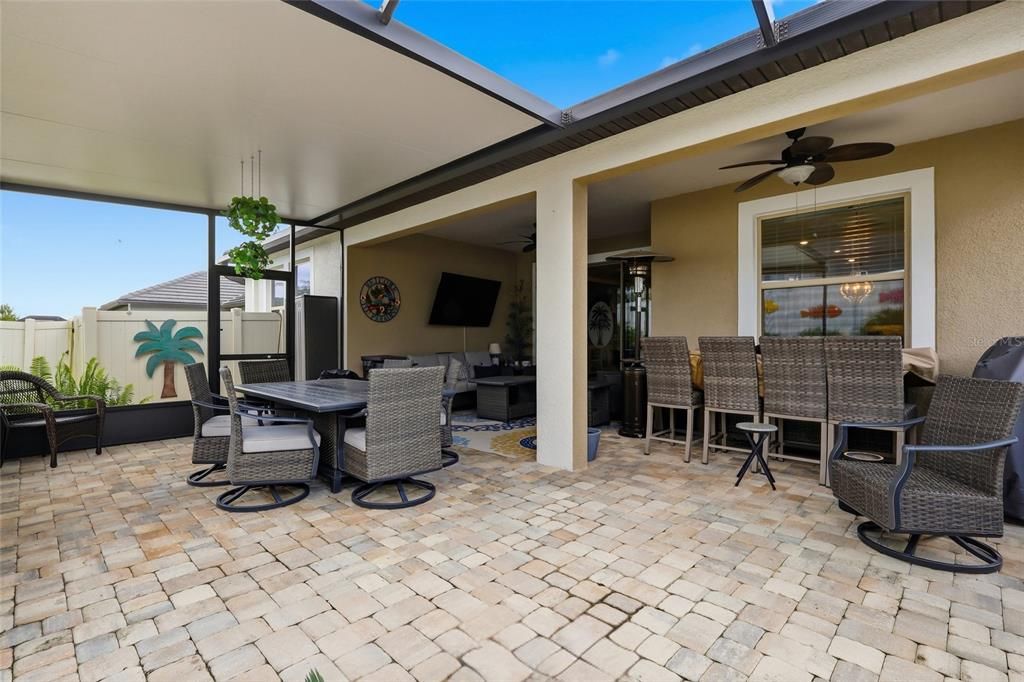 En Venta: $439,900 (2 camas, 2 baños, 1958 Pies cuadrados)