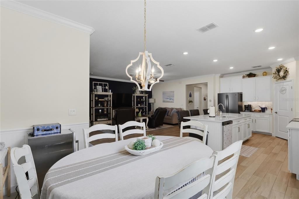 En Venta: $439,900 (2 camas, 2 baños, 1958 Pies cuadrados)