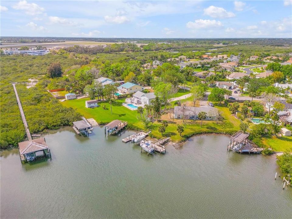 На продажу: $695,000 (0.86 acres)