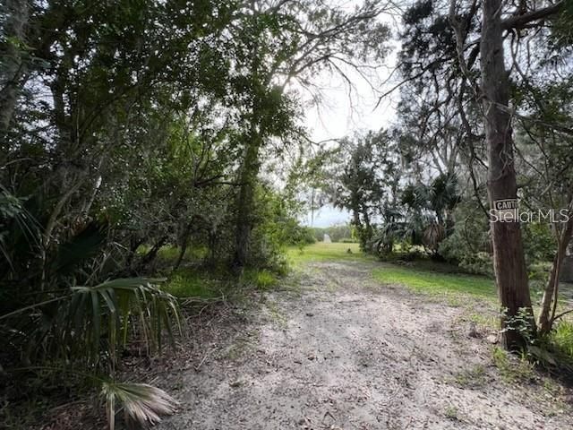 На продажу: $695,000 (0.86 acres)