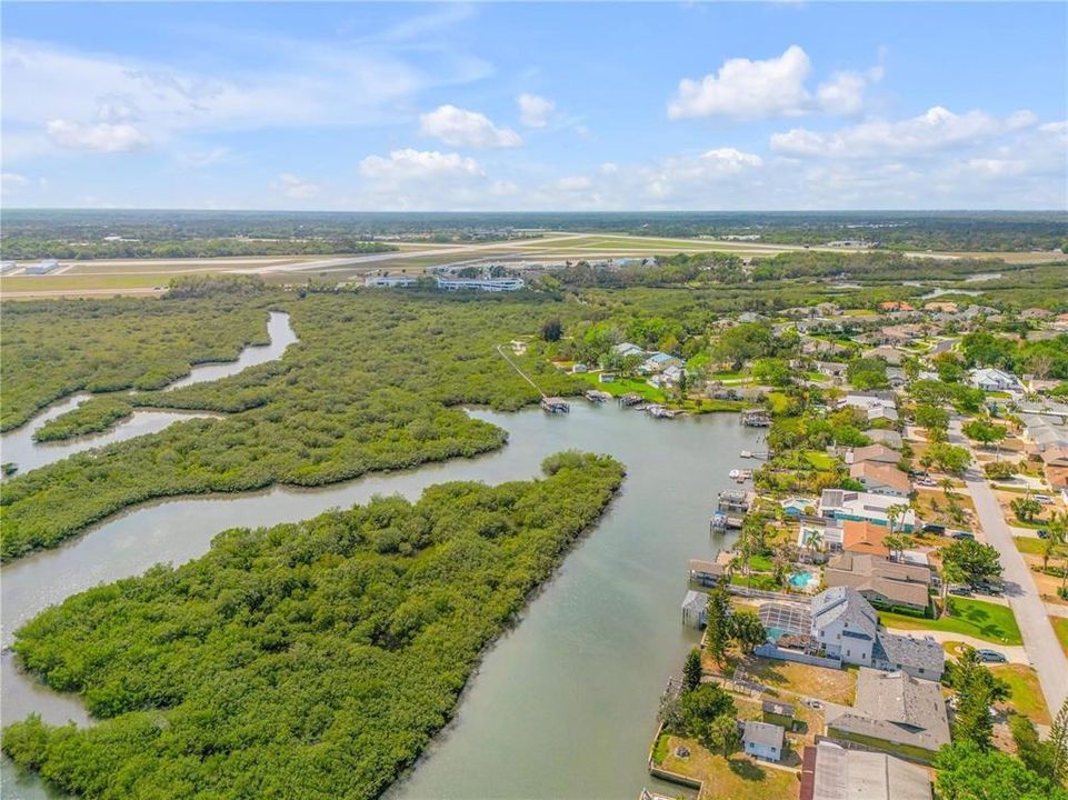 На продажу: $695,000 (0.86 acres)