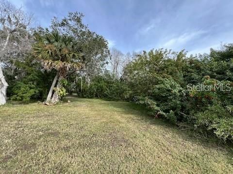 На продажу: $695,000 (0.86 acres)