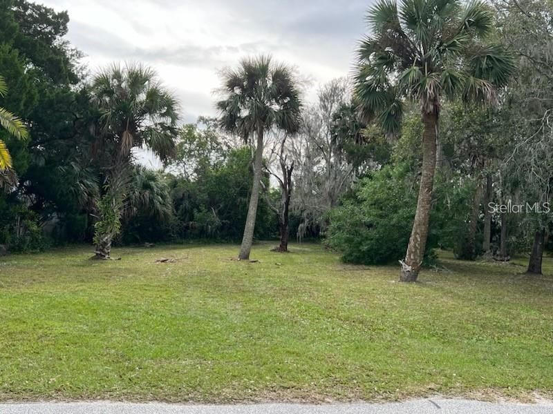 На продажу: $695,000 (0.86 acres)