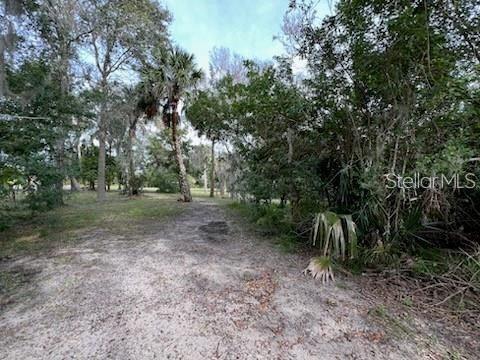 На продажу: $695,000 (0.86 acres)