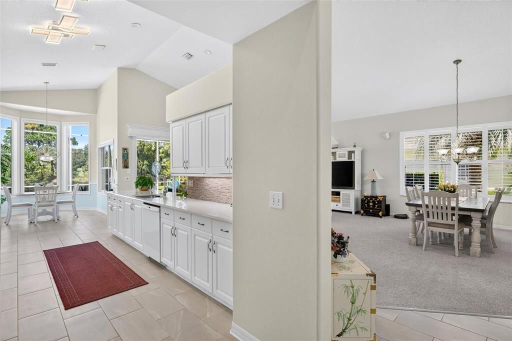 En Venta: $639,900 (3 camas, 2 baños, 2202 Pies cuadrados)