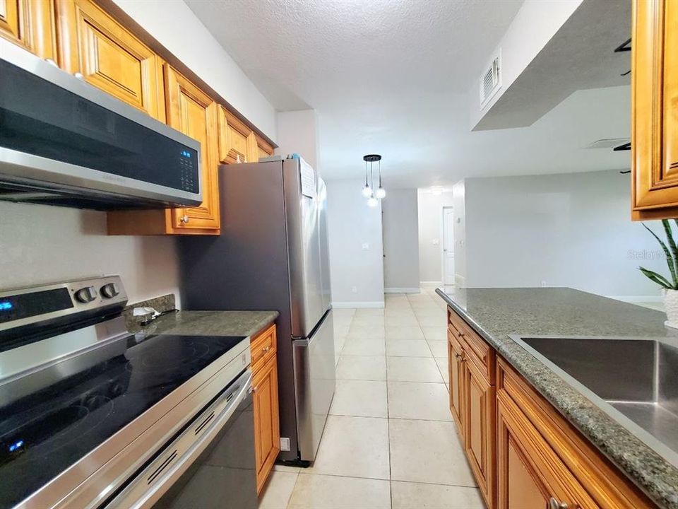 For Rent: $1,595 (2 beds, 2 baths, 918 Square Feet)