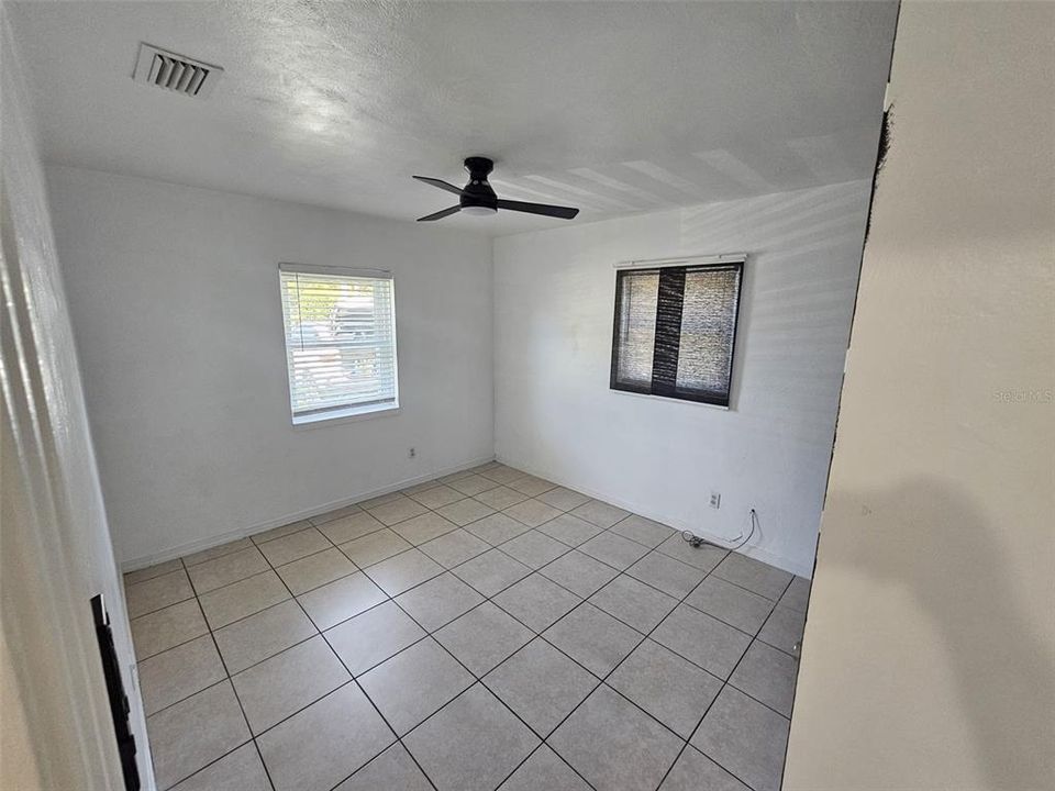 For Rent: $1,950 (3 beds, 1 baths, 1152 Square Feet)