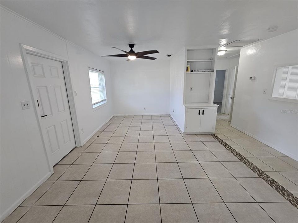 For Rent: $1,950 (3 beds, 1 baths, 1152 Square Feet)