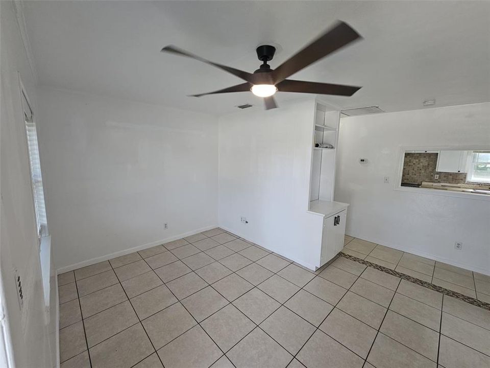 For Rent: $1,950 (3 beds, 1 baths, 1152 Square Feet)