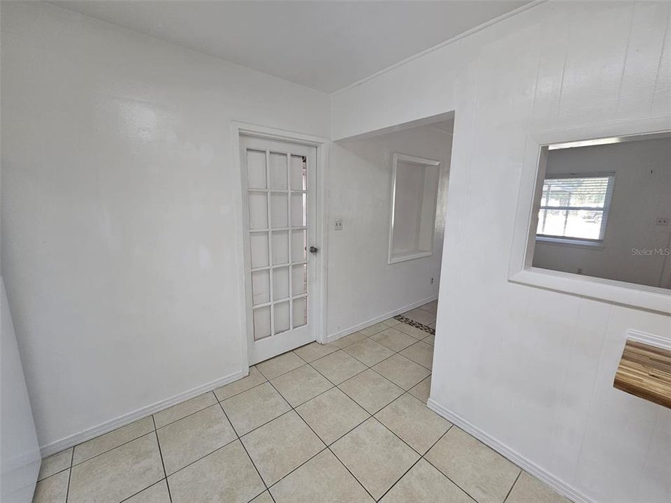 For Rent: $1,950 (3 beds, 1 baths, 1152 Square Feet)