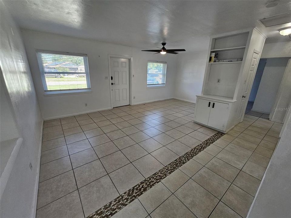 For Rent: $1,950 (3 beds, 1 baths, 1152 Square Feet)
