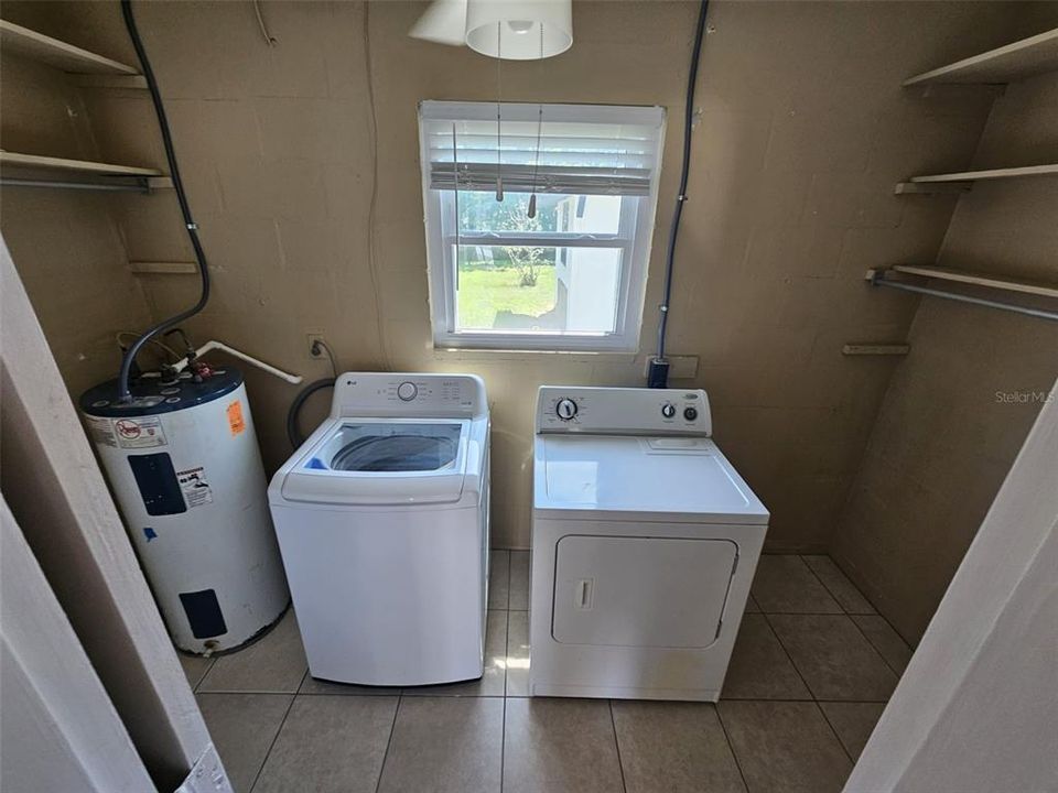 For Rent: $1,950 (3 beds, 1 baths, 1152 Square Feet)