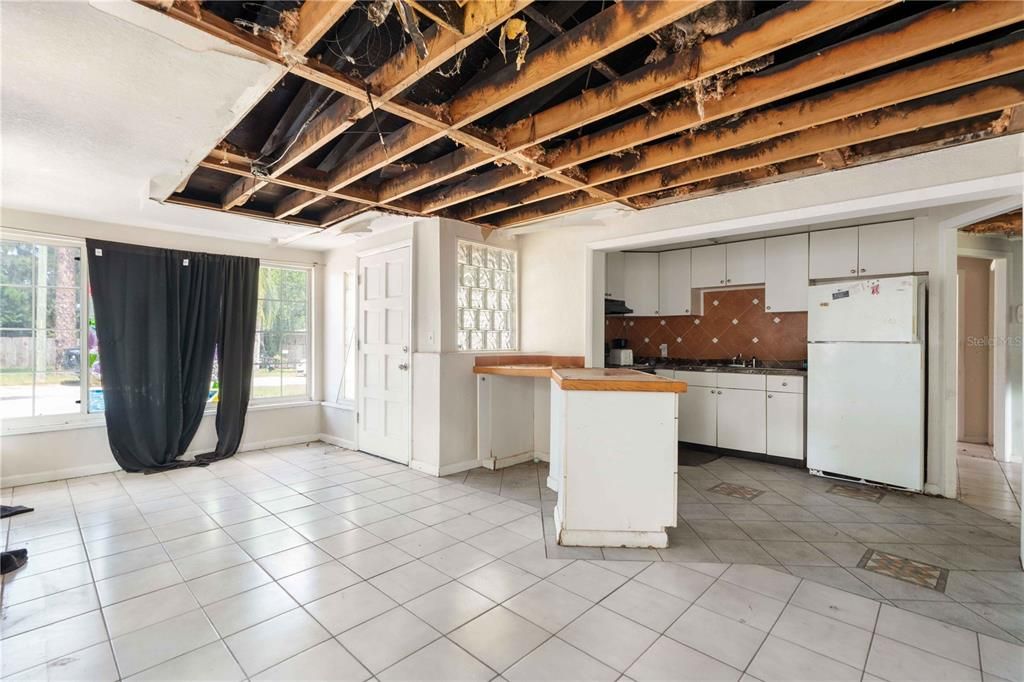 На продажу: $75,000 (2 спален, 1 ванн, 1162 Квадратных фут)