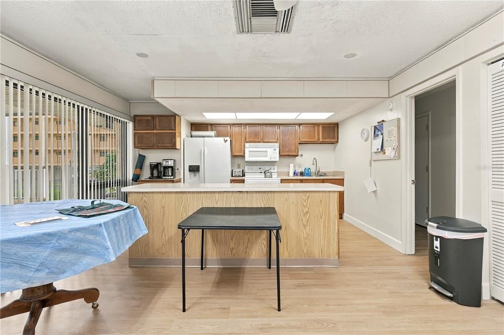 На продажу: $279,900 (2 спален, 2 ванн, 1280 Квадратных фут)