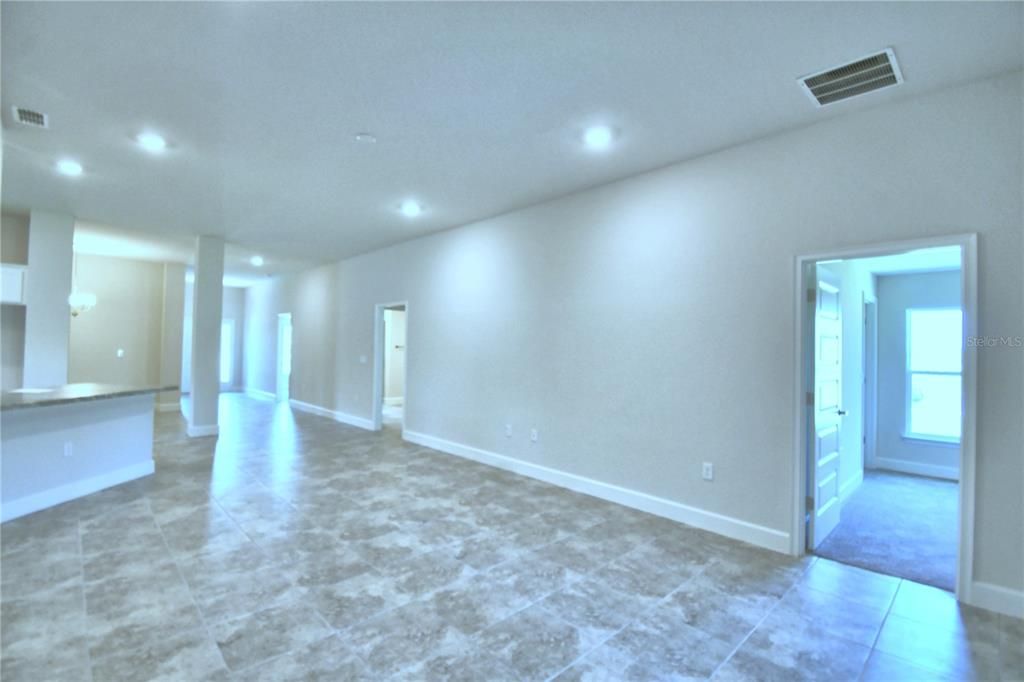 For Sale: $386,366 (4 beds, 3 baths, 2200 Square Feet)