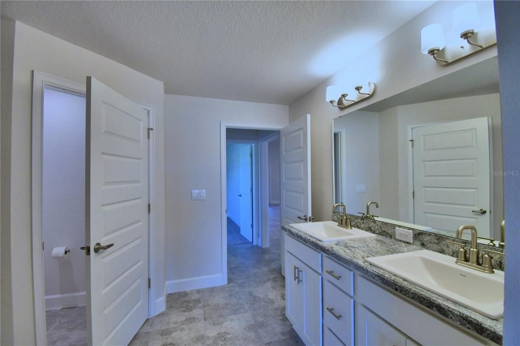 For Sale: $386,366 (4 beds, 3 baths, 2200 Square Feet)