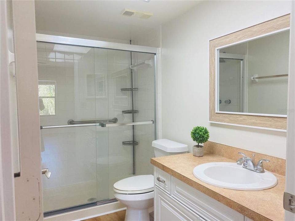 For Rent: $1,450 (2 beds, 2 baths, 1001 Square Feet)