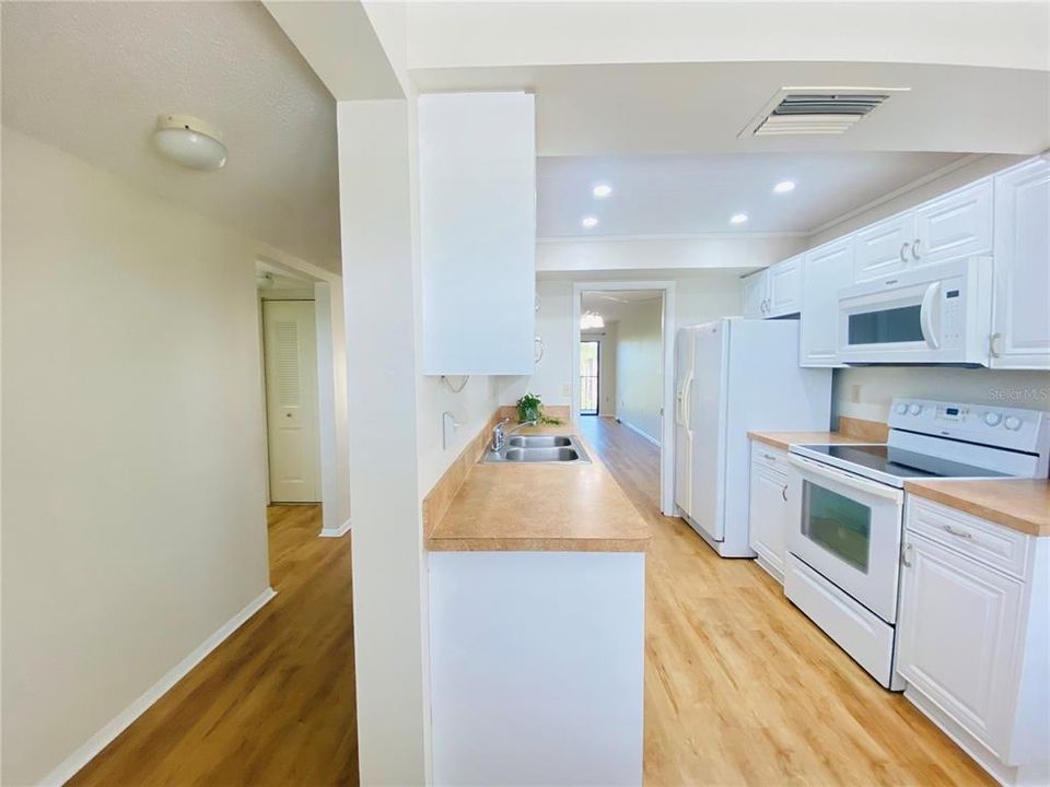 For Rent: $1,450 (2 beds, 2 baths, 1001 Square Feet)